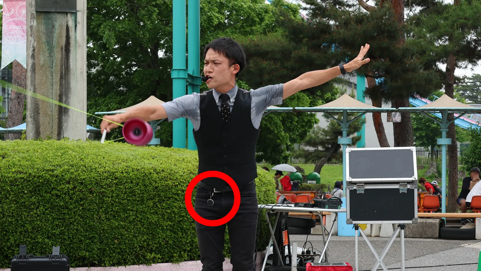 Satechiメディアボタンカラビナ装着の画像