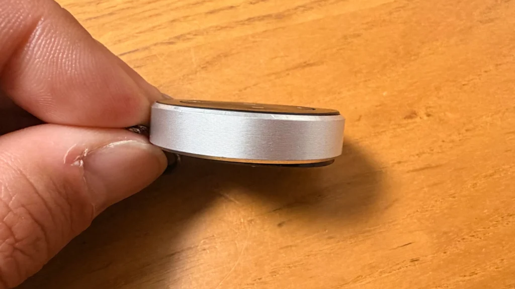 Satechiメディアボタン横からの画像