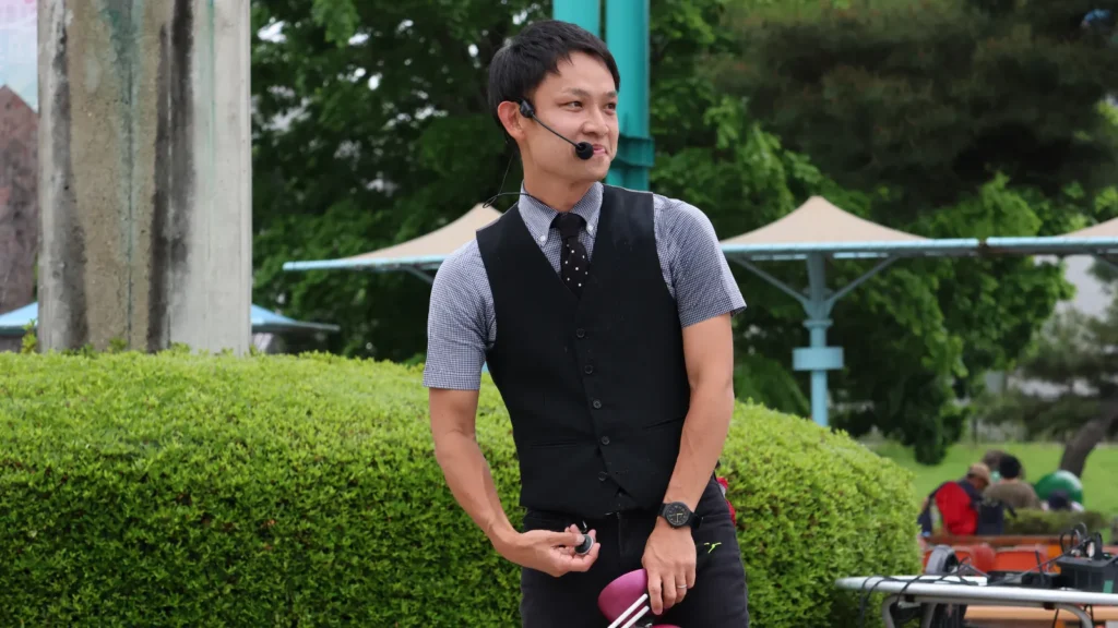 Satechiメディアボタンカラビナ装着画像②