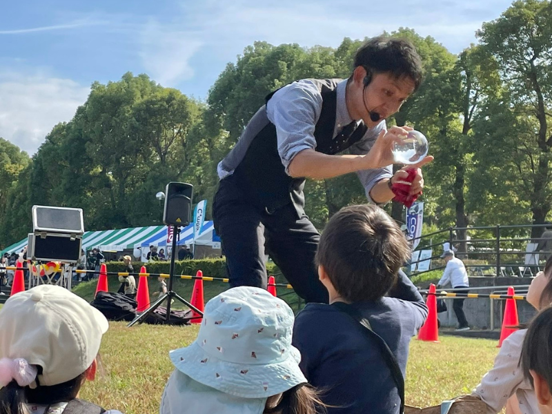 大道芸人パフォーマーたっきんショー風景③